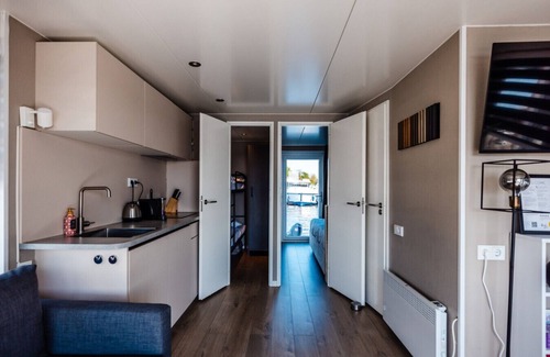 Groenlandsekade Boat Rental | 15mins to AMS | Rooftop Terrace | Free parking | Self check-in