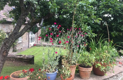 Llanfihangel Tal-y-llyn Cottage | 15th Century 6-bed Farmhouse, Sleeps 11, Pets Ok