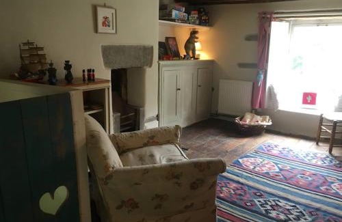 Llanfihangel Tal-y-llyn House | 15th Century 6-Bed Farmhouse Sleeps 11 Pets Ok