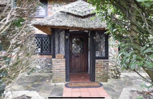 Waterlooville Cottage | 15th Century Thatched Country Cottage