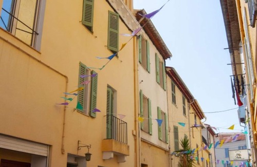 Antibes Old Town Apartment | 16. A bright gem on the top floor in the Old Town, with a sunny terrace