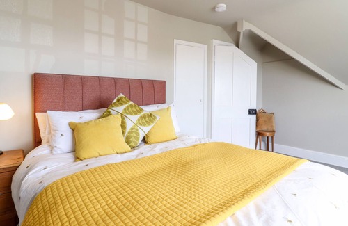 Felixstowe House | 16 GARFIELD ROAD, pet friendly, with pool in Felixstowe, Suffolk