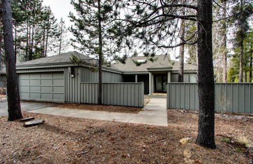 Deer Park House | 16 Lassen Lane