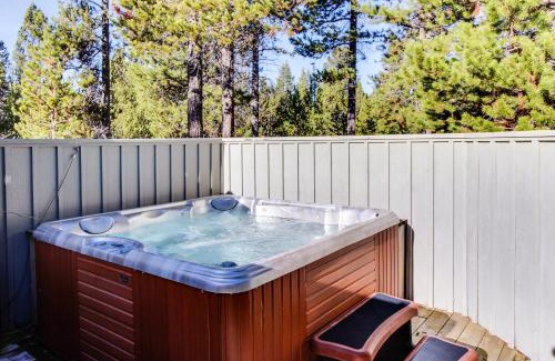 Deer Park House | 16 Lassen Lane