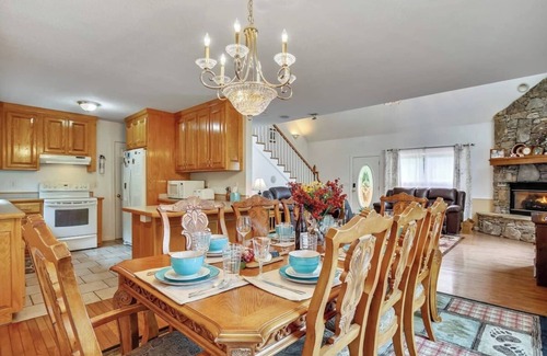 Weaverville House | 16 mi TO DT ASHEVILLE, FP, Ping Pong, Air Hockey, View