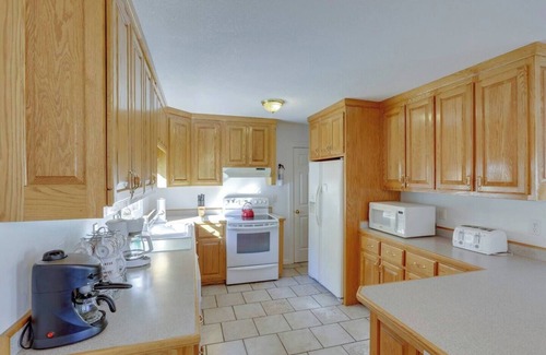 Weaverville House | 16 mi TO DT ASHEVILLE, FP, Ping Pong, Air Hockey, View