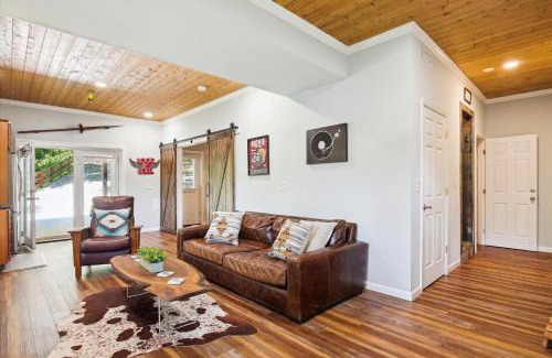 Asheville House | 16 Mi To Dt, Hot Tub, Fire Pit, Fp, Secluded