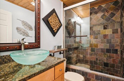 Asheville House | 16 Mi To Dt, Hot Tub, Fire Pit, Fp, Secluded