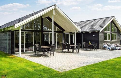 Olpenitz House | 16 person holiday home in Hasselberg
