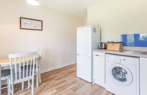 Evesham Cottage | 16 STEWART CLOSE, family friendly, with a garden in Evesham