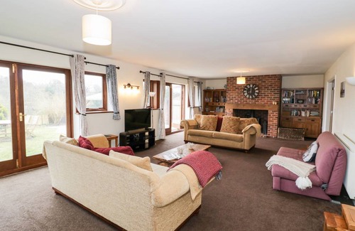 Shatterford Cottage | 160 m² Cottage ∙ 5 bedrooms ∙ 10 guests