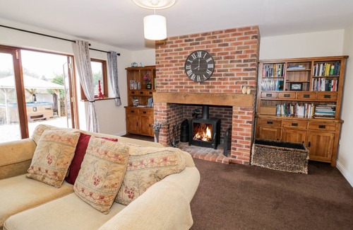 Shatterford Cottage | 160 m² Cottage ∙ 5 bedrooms ∙ 10 guests