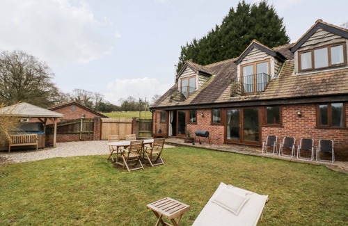 Shatterford Cottage | 160 m² Cottage ∙ 5 bedrooms ∙ 10 guests