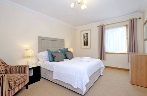 Cults Apartment | 163 m² Apartment ∙ 3 bedrooms ∙ 6 guests