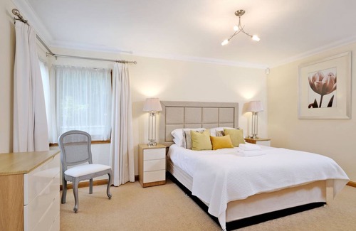 Cults Apartment | 163 m² Apartment ∙ 3 bedrooms ∙ 6 guests