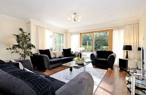Cults Apartment | 163 m² Apartment ∙ 3 bedrooms ∙ 6 guests