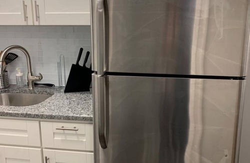 Industry Apartment | 1631 1F · Dazzling 3bed Apt/20 min to NYC-Parking Avail.