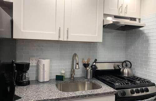 Industry Apartment | 1631 2G · Remarkable 2bed Apt.-20 min to NYC/Parking Avail.