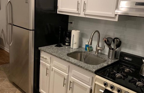 Industry Apartment | 1631 4A · Fam Jewel 3bed Apt/20 min to NYC-Parking Avai