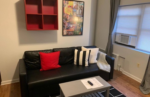 Industry Apartment | 1631 4A · Fam Jewel 3bed Apt/20 min to NYC-Parking Avai