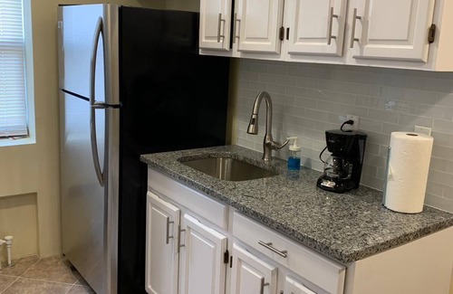 Industry Apartment | 1631 4B · Simply Perfect 2bed Apt-20 min to NYC/Parking Avai