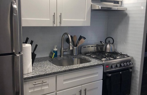 Industry Apartment | 1631 5A · Convenient 3bed Apt/20 min to NYC-Parking Avail.