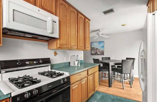Old Southeast House | 166 Coastal Old SE 2 Bedrooms 2.5 Bathrooms