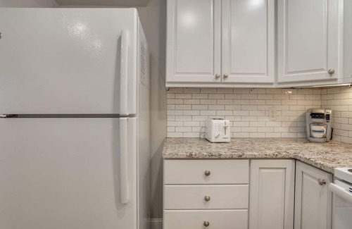 South Beach Condo | 1685 Bluff Villas/Walk to Beach/Walk to Salty Dog/2nd Row Ocean