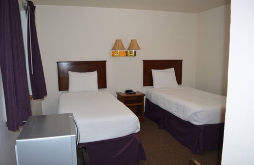 Columbia Falls Hotel | #17 3 BEDS at hotel in awesome Columbia Falls with WiFi, AC 20 mi from GNP!