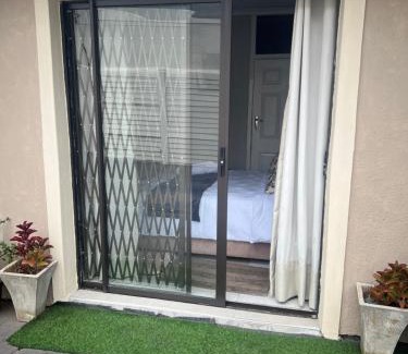 Rooihuiskraal House | 17 Byvanger Luxury Home Deluxe Queen Suite Room 2