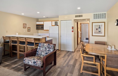 Quincy Condo | #17-Condo near large pool & shuttle to Gorge Amp-book separately