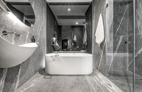 Westcliff Apartment | 17 Marine, Designer SOLAR powered Apt