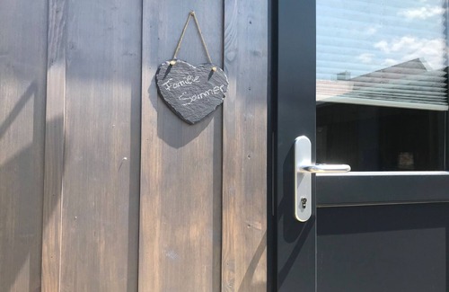 Aue Apartment | 17 qm großer komfortabler und geräumiger Schäferwagen mit Strom- und Heitzanschluss sowie Miniküche