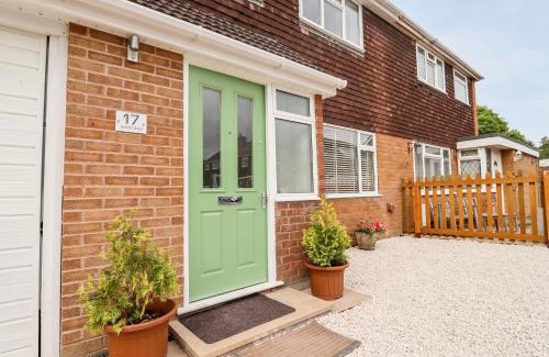 Broadway House | 17 Sands Close