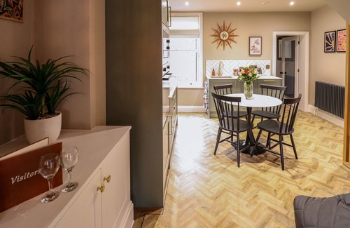 Lincoln Cottage | 17 Union Road House