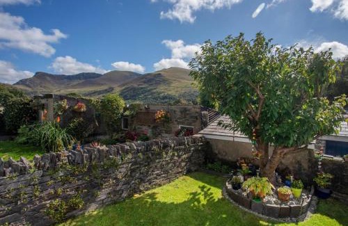 Caernarfon House | 17 Victoria Terrace - Perthi