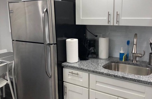Industry Apartment | 1703 2H · Splendorous 2bed Apt/20 min to NYC-Parking Avail