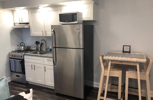 Industry Apartment | 1703 3G · Sunny, Modern 2bed Apt/20 min to NYC-Parking Avail