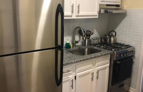 Industry Apartment | 1703 3H · Suitable 2bed Apt-20 min to NYC/Parking Avail