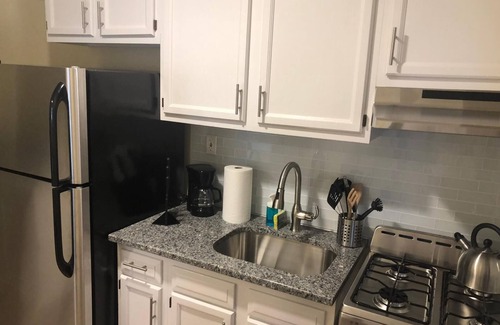 Industry Apartment | 1703 3H · Suitable 2bed Apt-20 min to NYC/Parking Avail