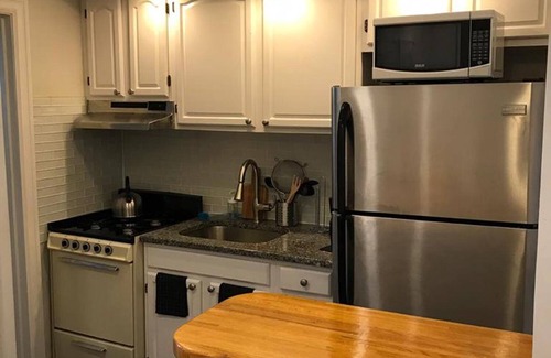 Industry Apartment | 1703 4C · Phenomenal 1bed Apt/20 min to NYC-Parking Avail.
