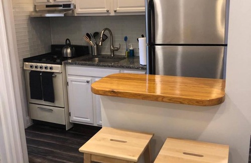 Industry Apartment | 1703 4C · Phenomenal 1bed Apt/20 min to NYC-Parking Avail.