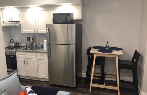 Industry Apartment | 1715 1H · Homey 2 bed Apt20 min to NYC-Parking Avail