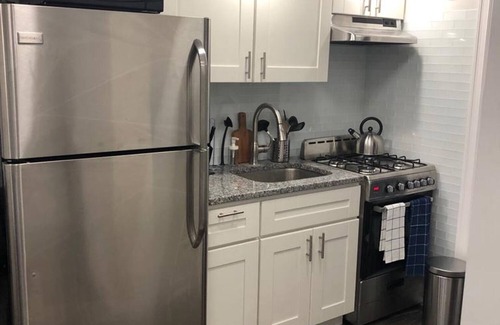 Industry Apartment | 1715 2E · Unique 2bed Apt/20 min to NYC-Parking Avail.