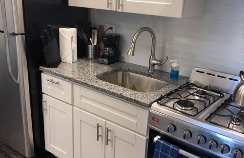Industry Apartment | 1715 3G · Sensational 2bed apt/20 min to NYC-Parking Avail.