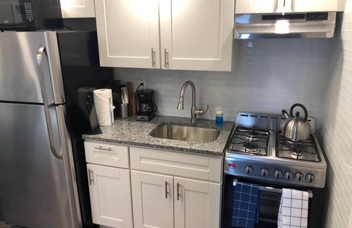 Industry Apartment | 1715 3G · Sensational 2bed apt/20 min to NYC-Parking Avail.