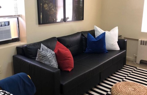 Industry Apartment | 1721 3G · Pretty Convenient 1b Apt/20 min NYC Parking Avail