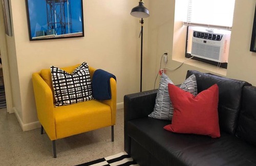Industry Apartment | 1721 3G · Pretty Convenient 1b Apt/20 min NYC Parking Avail