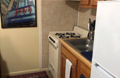 Industry Apartment | 1721 5H · Private Modern Studio/parking avail. - 20min NYC