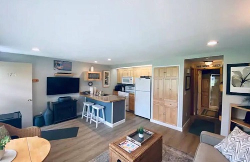 Quincy Condo | #173 Condo near large pool & shuttle to Gorge Amp-book separately